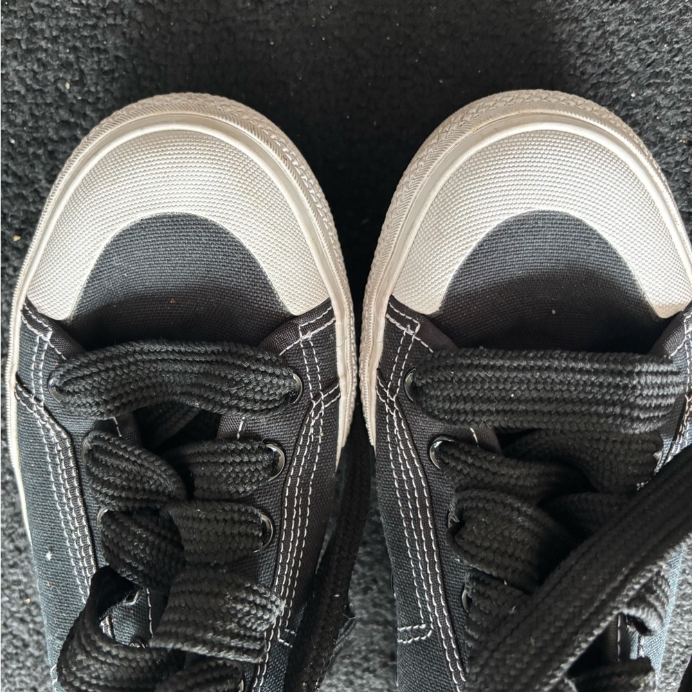 Very comfortable cushion padded Adult adidas  Black and white Sneakers